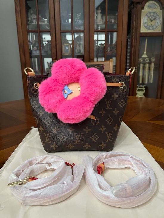 Source Unknown Handbags - Chic Brown Bucket Backpack Bag with Pink Fur Flower Charm!